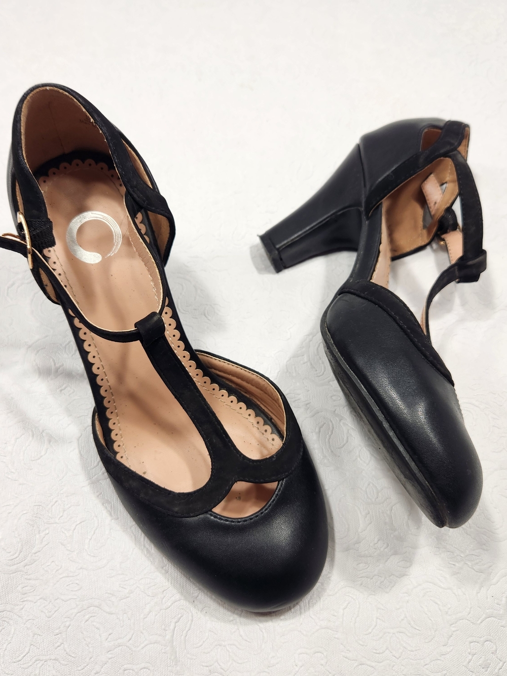 Journee Collection Black T-Strap Mid-Heel Pumps Size 6.6